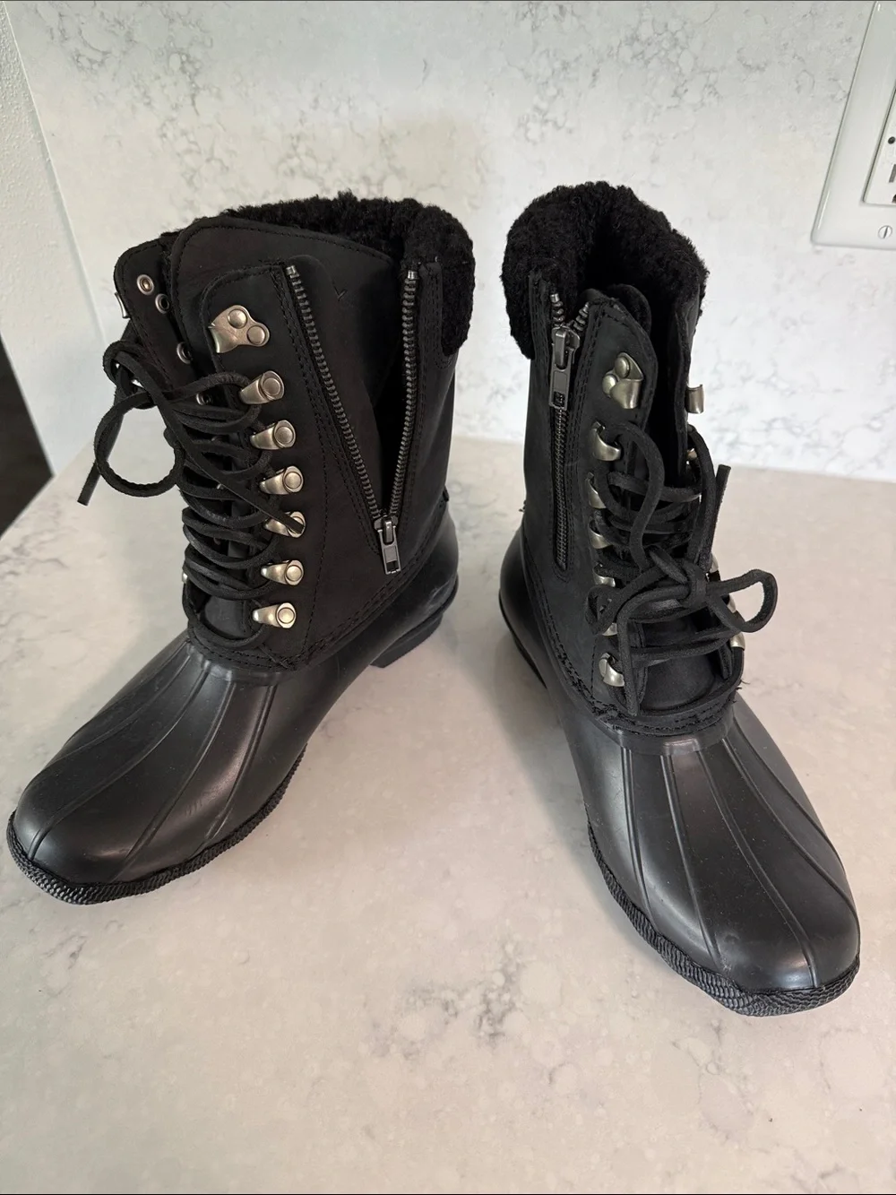 Sperry Black Quilted Lace-Up Winter Duck Boots with Faux Fur Collar- never worn.
